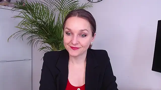 Snapshot of AliciaDesire chatting on 03.05.25 AliciaDesire online show from 03.05.25