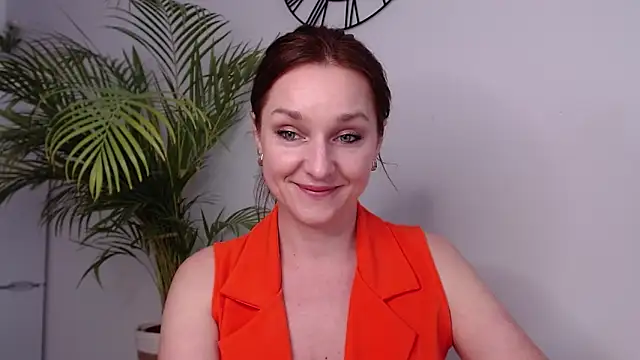 Snapshot of AliciaDesire chatting on 03.12.25 AliciaDesire online show from 03.12.25