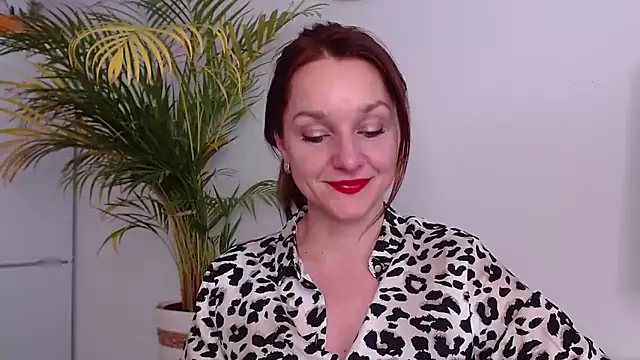 Snapshot of AliciaDesire chatting on 03.17.25 AliciaDesire online show from 03.17.25