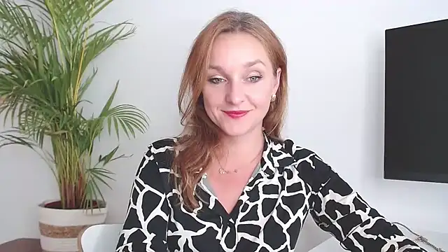 Snapshot of AliciaDesire chatting on 10.23.25 AliciaDesire online show from 10.23.25