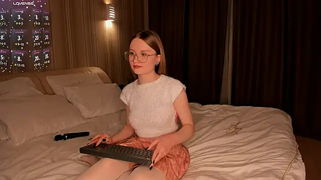 IsabellaTorrance online show from 01.24.25