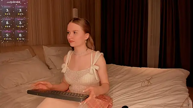 IsabellaTorrance online show from 02.11.25