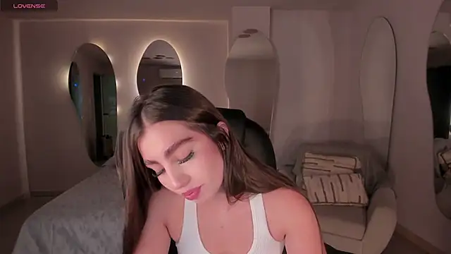 DolcieElliot online show from 02.20.25