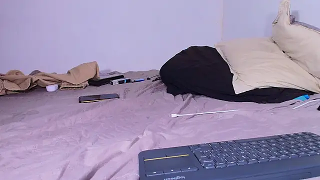 Snapshot of KaelMoreau chatting on 02.15.26 KaelMoreau online show from 02.15.26