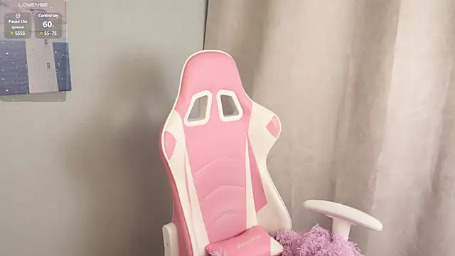 Victoria Thomsons1 online show from 03.06.25