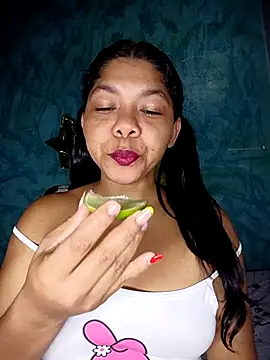 Snapshot of DIORA_Latina chatting on 07.25.26 DIORA Latina online show from 07.25.26