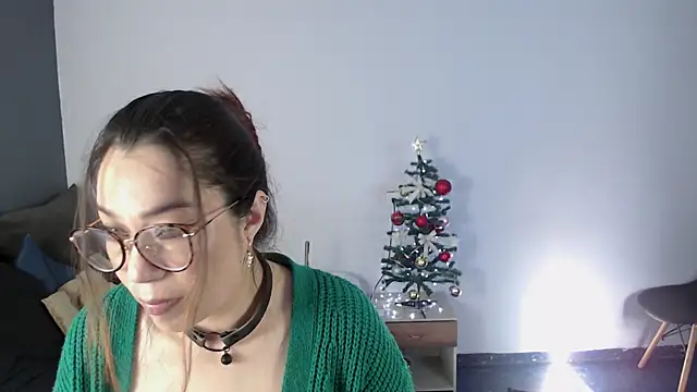 Snapshot of Miiaa_wallace chatting on 12.22.24 Miiaa wallace online show from 12.22.24