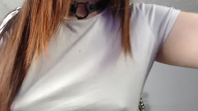 Snapshot of Miiaa_wallace chatting on 12.23.24 Miiaa wallace online show from 12.23.24