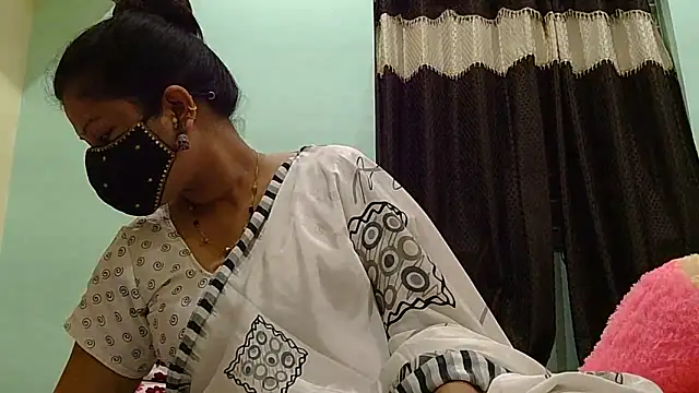 Snapshot of payal_sharma1 chatting on 05.13.26 payal sharma1 online show from 05.13.26