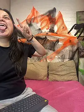 KataleyaStiward online show from 10.28.25