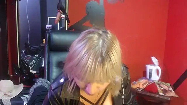 KLOE PIELL online show from 10.16.25