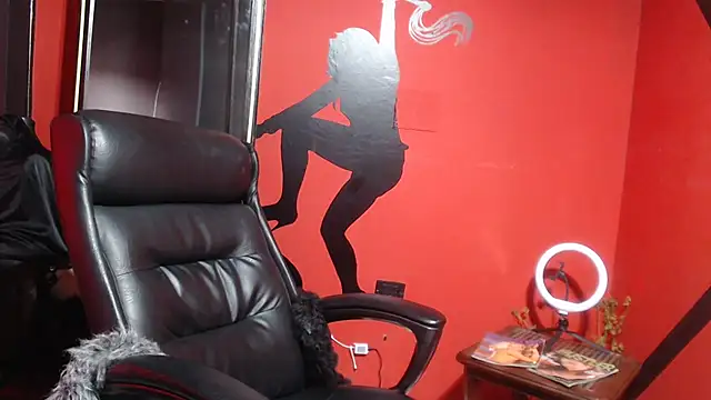 KLOE PIELL online show from 12.02.25