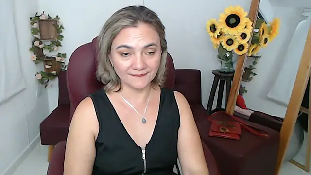 Snapshot of Ghada_milf chatting on 06.04.26 Ghada milf online show from 06.04.26