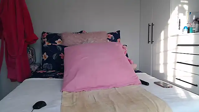 Amberbela online show from 10.25.25