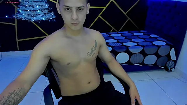 Snapshot of JANER_03 chatting on 12.19.24 JANER 03 online show from 12.19.24