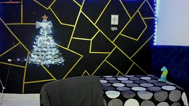 Snapshot of JANER_03 chatting on 12.19.24 JANER 03 online show from 12.19.24