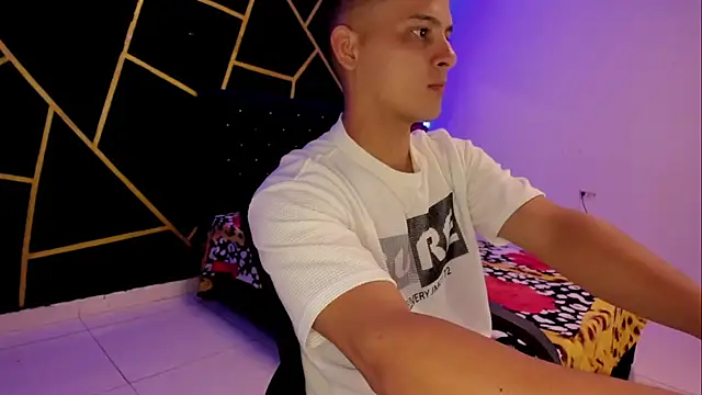 Snapshot of JANER_03 chatting on 03.19.25 JANER 03 online show from 03.19.25