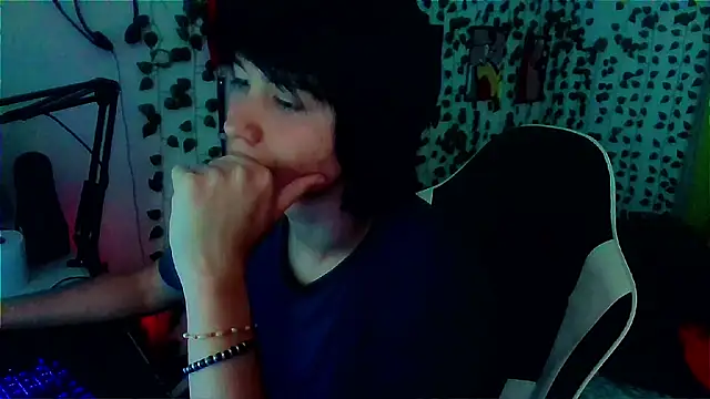 Snapshot of Andy_gray chatting on 04.18.26 Andy gray online show from 04.18.26