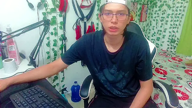 Snapshot of Andy_gray chatting on 05.14.26 Andy gray online show from 05.14.26