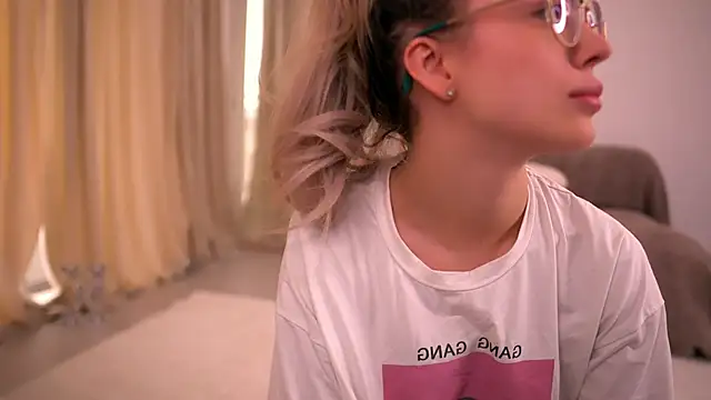 KylieJoyce online show from 04.01.26