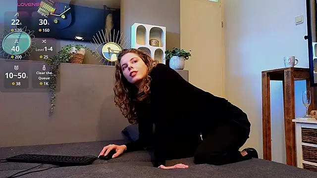 Snapshot of AyreenMoore chatting on 03.20.25 AyreenMoore online show from 03.20.25