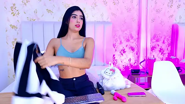 Mia-Monroe online show from 11.16.25