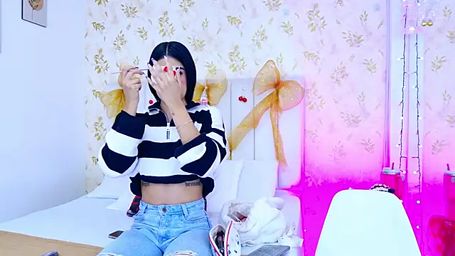 Mia-Monroe online show from 11.29.25