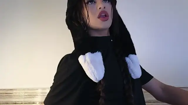 Sophia Cambpell online show from 12.02.25