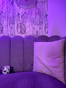 AbyThompson online show from 09.17.25