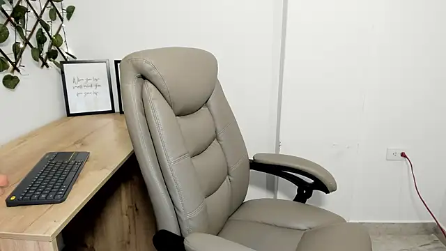 Madeleine  w online show from 11.11.25