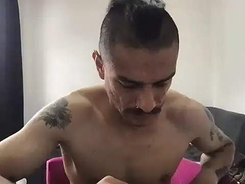 Snapshot of HorrorotikA chatting on 04.01.26 HorrorotikA online show from 04.01.26