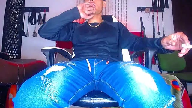 Snapshot of RandyAA_D chatting on 12.04.24 RandyAA D online show from 12.04.24