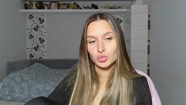 Snapshot of Submissive_love chatting on 11.28.25 Submissive love online show from 11.28.25