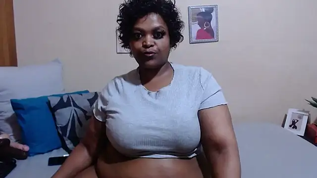 Snapshot of HotCurvyAssx38 chatting on 01.05.25 HotCurvyAssx38 online show from 01.05.25