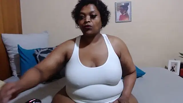 Snapshot of HotCurvyAssx38 chatting on 01.06.25 HotCurvyAssx38 online show from 01.06.25