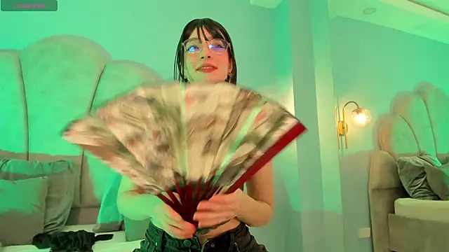 sweeet peach online show from 03.18.25