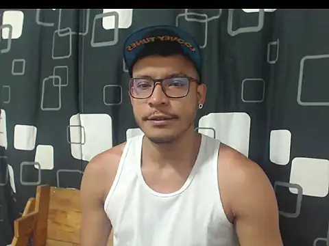 Snapshot of CharlesLeeRay chatting on 11.09.25 CharlesLeeRay online show from 11.09.25