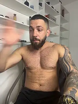 Snapshot of LoveIsBlind_ chatting on 09.23.25 LoveIsBlind online show from 09.23.25