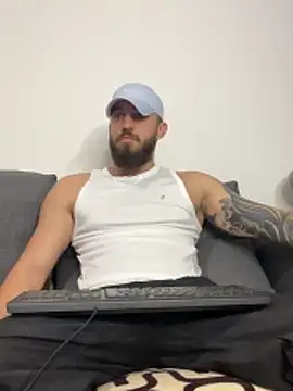 Snapshot of LoveIsBlind_ chatting on 10.30.25 LoveIsBlind online show from 10.30.25