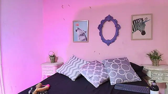 Elizabeth Santos online show from 11.04.25