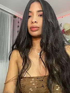 Snapshot of lina_pink chatting on 12.10.24 lina pink online show from 12.10.24