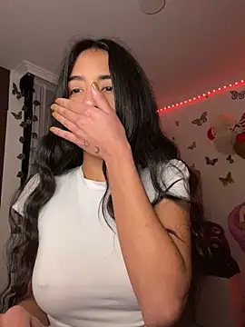 Snapshot of lina_pink chatting on 12.30.24 lina pink online show from 12.30.24