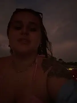 evy orange1 online show from 10.26.25