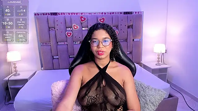 Snapshot of MilaHall_ chatting on 01.27.25 MilaHall online show from 01.27.25