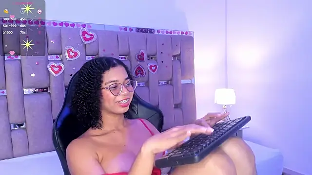 Snapshot of MilaHall_ chatting on 03.11.25 MilaHall online show from 03.11.25