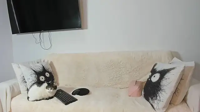 Snapshot of Emma_Jnes chatting on 02.26.25 Emma Jnes online show from 02.26.25