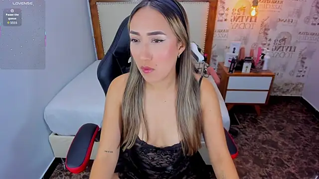 Snapshot of CAMILAGRAY chatting on 05.15.26 CAMILAGRAY online show from 05.15.26