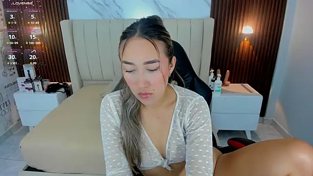 Snapshot of CAMILAGRAY chatting on 05.29.26 CAMILAGRAY online show from 05.29.26