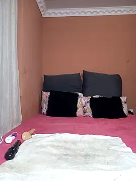 Snapshot of Yummy-Cat chatting on 09.19.25 Yummy-Cat online show from 09.19.25