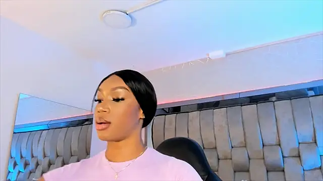 Snapshot of ChaynnaCooper chatting on 02.11.25 ChaynnaCooper online show from 02.11.25